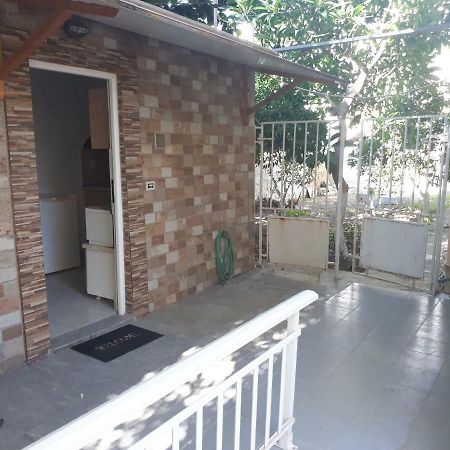 Vivian'S Small House Apartment Rhodes City Екстериор снимка
