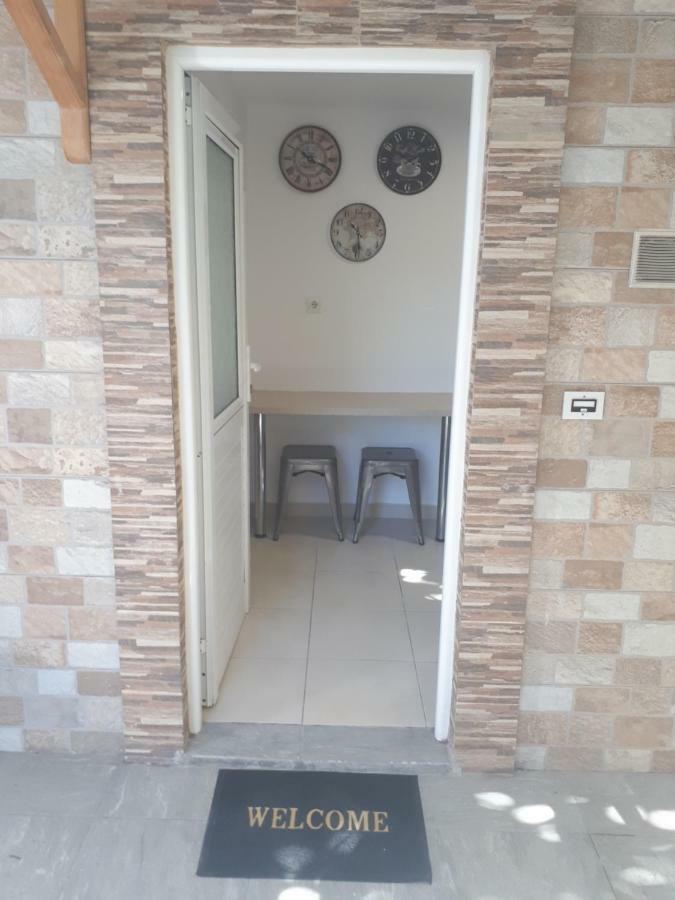 Vivian'S Small House Apartment Rhodes City Екстериор снимка